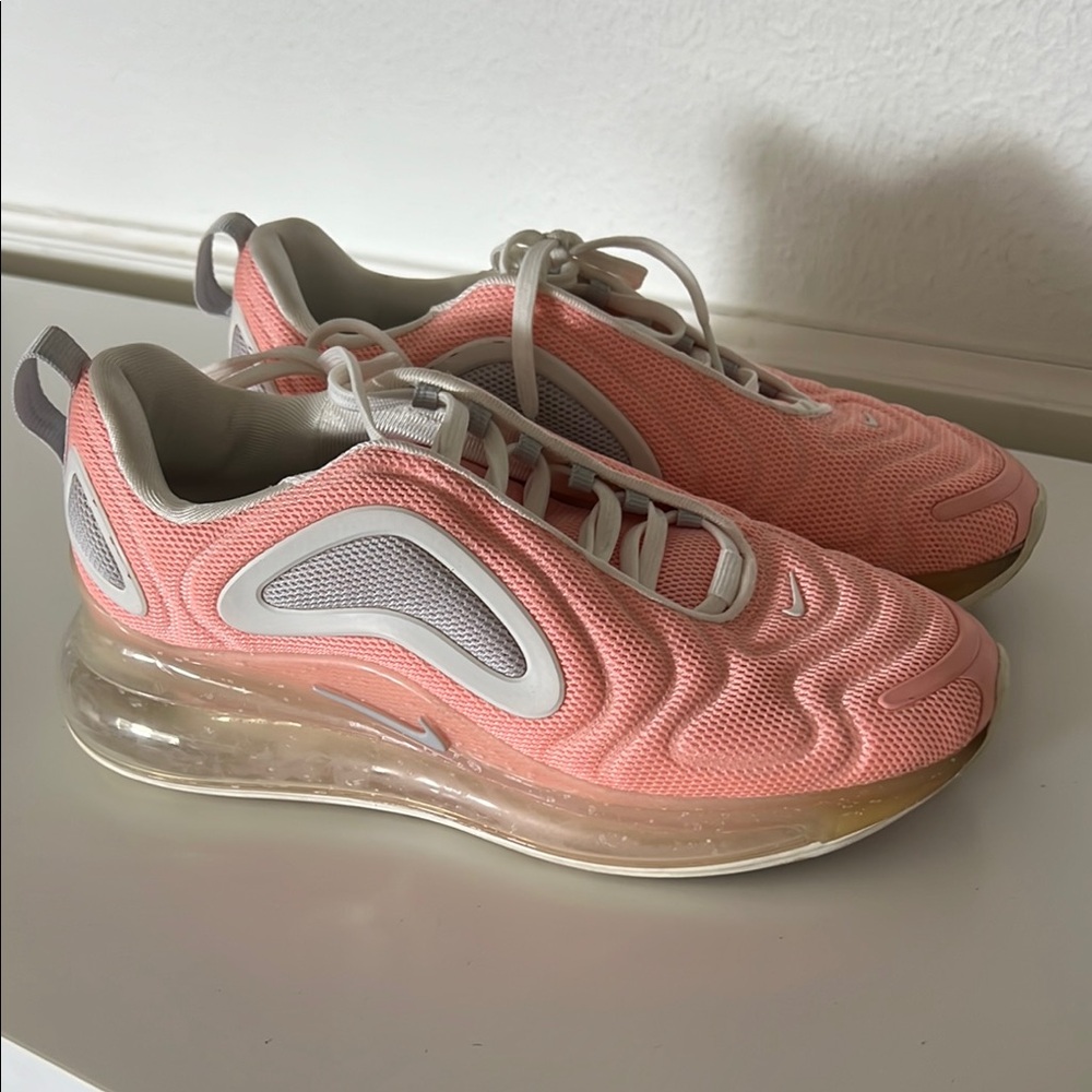 NIKE Air Max 720 'Bleached Coral'
Sneakers Size 8